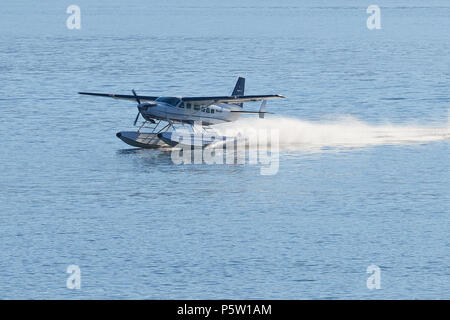 Seair Wasserflugzeuge Cessna 208 Caravan Wasserflugzeug Landung auf dem Wasser im Hafen von Vancouver Airport, BC, Kanada. Stockfoto