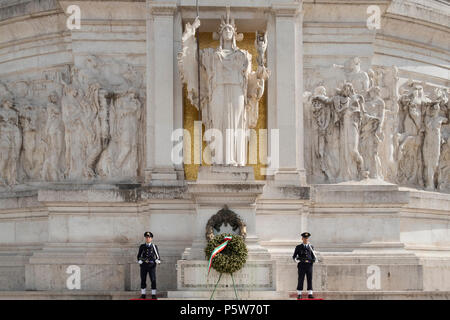 Diensthabende Wachen auf dem Altare de la Patria Denkmal in Rom, Italien Stockfoto