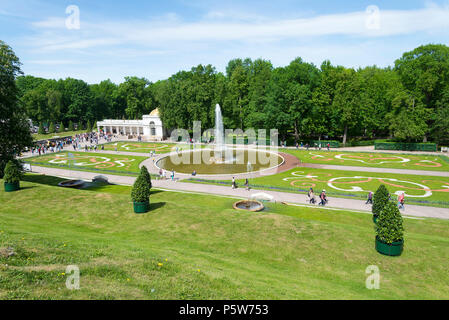 Unteren Park in Pertergof, Sankt-Petersburg, panorama Russland Stockfoto