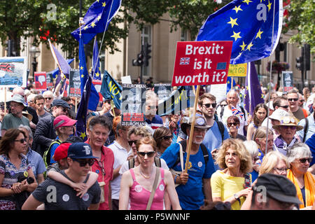 Bisher größte pro-europäischen März am 23. Juni für einen Menschen gehalten. Der Protest fällt mit dem zweiten Jahrestag des Brexit Referendum. Stockfoto