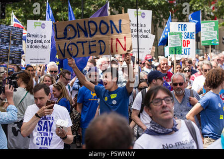 Bisher größte pro-europäischen März am 23. Juni für einen Menschen gehalten. Der Protest fällt mit dem zweiten Jahrestag des Brexit Referendum. Stockfoto