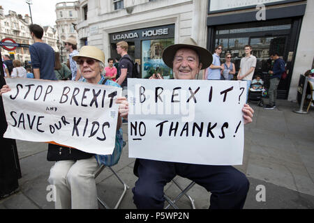 Bisher größte pro-europäischen März am 23. Juni für einen Menschen gehalten. Der Protest fällt mit dem zweiten Jahrestag des Brexit Referendum. Stockfoto