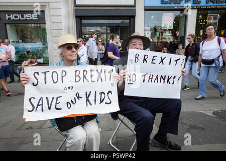 Bisher größte pro-europäischen März am 23. Juni für einen Menschen gehalten. Der Protest fällt mit dem zweiten Jahrestag des Brexit Referendum. Stockfoto