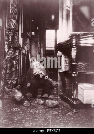 N/A. Englisch: Der Körper von Joseph Reibel, Mord Opfer von Henri Leon Scheffer, wie es am 17. Oktober 1902 wurde bei 157 rue du Faubourg Saint-Honoré in Paris gefunden. Français: Le Corps de Joseph Reibel, victime d'Henri Léon Scheffer tel qu'il fut trouvé Le 17 octobre 1902 au 157 rue du Faubourg Saint-Honoré à Paris. 17. Oktober 1902 Für die Schöpfung. 2015-02-15 für den Upload. Alphonse Bertillon (1853 - 1914) Alternative Namen Alphonse Bertillon Beschreibung französischen Polizeioffizier und Kriminologen Datum der Geburt / Tod 22. April 1853 vom 13. Februar 1914 Ort der Geburt / Todes Paris Münsterlingen Behörde Stockfoto