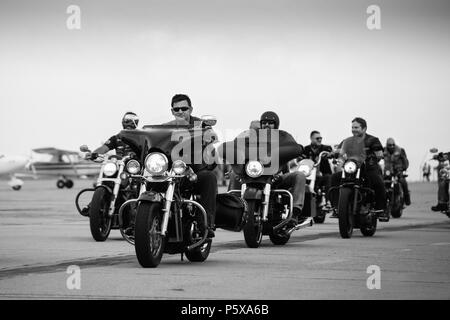 Gruppe von Biker sammeln in Timisoara Airshow Stockfoto