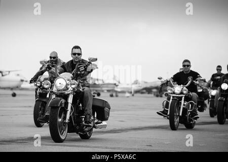 Gruppe von Biker sammeln in Timisoara Airshow Stockfoto