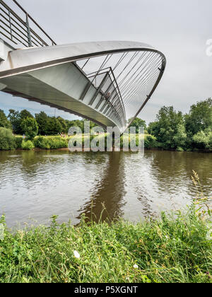 Millenium Brücke Fußgängerbrücke und Radweg über den Fluss Ouse bei York Yorkshire England Stockfoto