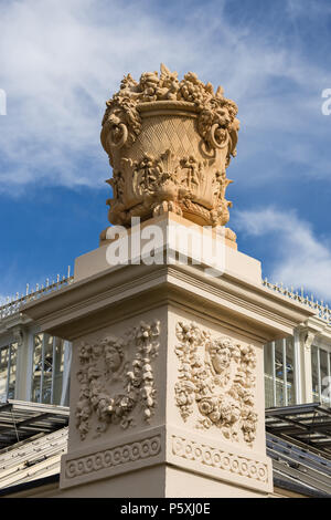 Gemäßigt Haus in Kew RBG, urn und außen Detail. Stockfoto