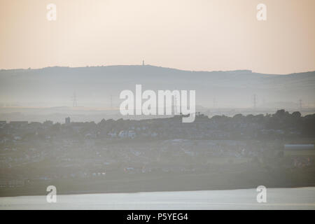 Betrachten von Portland Höhen in Richtung Weymouth, Dorset bei Sonnenuntergang im Juli 2013 Stockfoto