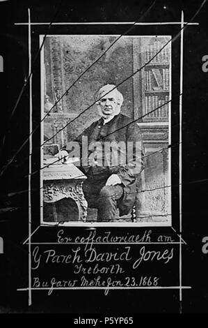 Er coffadwriaeth bin y Parch David Jones, Treborth.. [Graphic].. 1 Negativ: Glas, b&w. 18.--. Thomas, John, 521er coffadwriaeth bin y Parch David Jones, Treborth.. NLW 3364408 Stockfoto