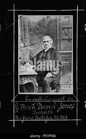 Er coffadwriaeth bin y Parch David Jones, Treborth.. [Graphic].. 1 Negativ: Glas, b&w. 18.--. Thomas, John, 521er coffadwriaeth bin y Parch David Jones, Treborth.. NLW 3366274 Stockfoto