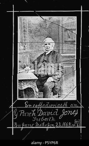 Er coffadwriaeth bin y Parch David Jones, Treborth.. [Graphic].. 1 Negativ: Glas, b&w. 18.--. Thomas, John, 521er coffadwriaeth bin y Parch David Jones, Treborth.. NLW 3366275 Stockfoto