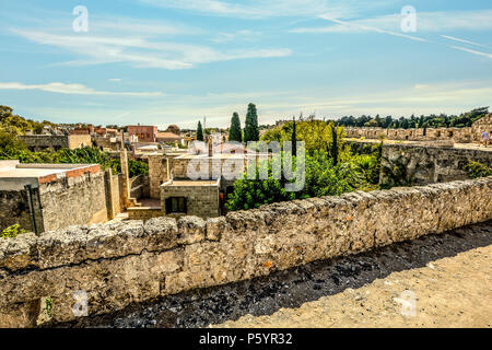 Die äußere Wand- und Altstadt von der antiken Stadt Rhodos, Griechenland im Mittelmeer Stockfoto