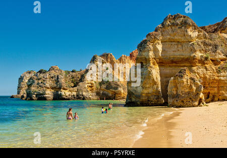 Praia do Camilo, Lagos, Algarve im Sommer Stockfoto