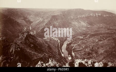538 Ausflug dans la région des Causses (1892). f64. beschnitten. Gorges du Tarn, Au Fond le Rozier-Peyreleau Stockfoto