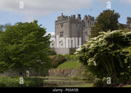 Die mittelalterliche Sizergh Schloss und Gärten ist eine beliebte Touristenattraktion im englischen Lake District Stockfoto