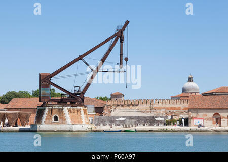 Historische Armstrong Mitchell Kran, Darsena Arsenale Novissimo, Arsenale, Castello, Venice, Italien installiert 1883-5, Letzte, British Design ein Stockfoto