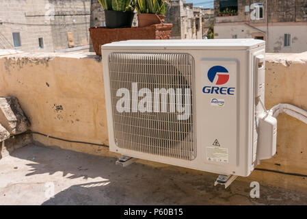 Externe Wärmetauscher der Klimaanlage durch Gree gemacht. Stockfoto