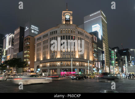 Tokio, Japan - 23/5/2018: busy street view von Ginza in Tokio. Stockfoto