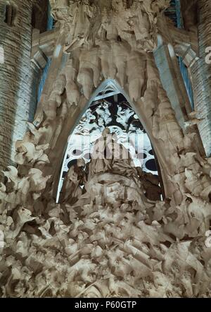 Las MEJORES DE LA FACHADA DEL NACIMIENTO E INFANCIA DE CRISTO - CORONACION DE LA VIRGEN - 1884. Autor: Antoni Gaudí (1852-1926). Ort: Sagrada Familia, Barcelona, Spanien. Stockfoto