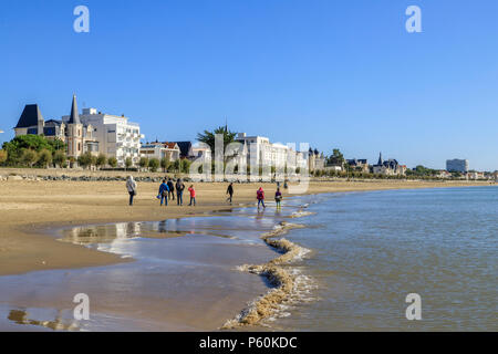 Frankreich, Charente Maritime, Saintonge, Côte de Beauté, Royan, Strand Grande Conche, direkt am Meer und Villen // Frankreich, Charente-Maritime (17), Saintonge, Cô Stockfoto