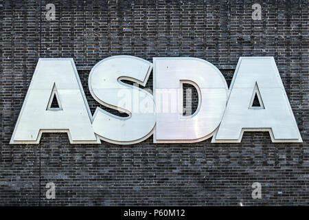 Asda Niederlassung in Hayle, Cornwall Stockfoto