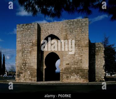 PUERTA DE TOLEDO - RESTOS DE LA MURALLA ARABE - ARQUITECTURA MILITAR DEL S XIV. Ort: Außen, Ciudad Real, Spanien. Stockfoto