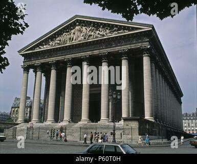 Exterieur DE LA IGLESIA DE LA MADELEINE-REALIZADA ENTRE 1807 Y 1842 - NEOCLASICISMO FRANCES. Autor: Pierre-Alexandre Vignon (1763-1828). Lage: IGLESIA DE LA MADELEINE, Frankreich. Stockfoto