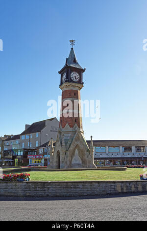 Die berühmten viktorianischen Uhrturm in der Küstenstadt Skegness, Lincolnshire, Großbritannien Stockfoto