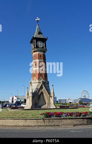 Die berühmten viktorianischen Uhrturm in der Küstenstadt Skegness, Lincolnshire, Großbritannien Stockfoto