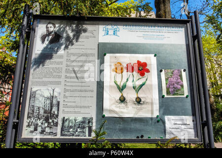 Berlin Prenzlauer Berg, Pappelallee Freidhof, Friedhof Park ist eine börsennotierte geschlossene Friedhof. Der ehemalige Friedhof mit restaurierten Gräber zu einem öffentlichen Park Stockfoto