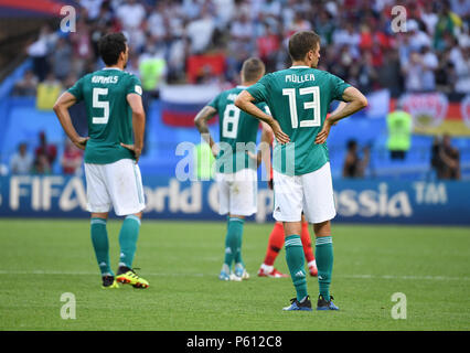 Kasan, Russland. 27. Juni 2018. frustriert nach dem 0:1 Ziel: Mats Hummels (Deutschland), Toni Kroos (Deutschland), Thomas Müller (Deutschland). GES/fussball/Wm 2018 Russland: Südkorea - Deutschland, 27.06.2018 GES/fussball/fussball/WM 2018 Russland: Korea Republik gegen Deutschland, Kazan Juni 27, 2018 | Verwendung der weltweiten Kredit: dpa/Alamy leben Nachrichten Stockfoto