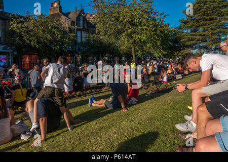 Ilkley, West Yorkshire, UK. 27.Juni 2018. Große Wende auf einen sengenden Abend für das fünfte Jahr der Ilkley Radrennen. Rebecca Cole/Alamy Live News Credit: Rebecca Cole/Alamy leben Nachrichten Stockfoto