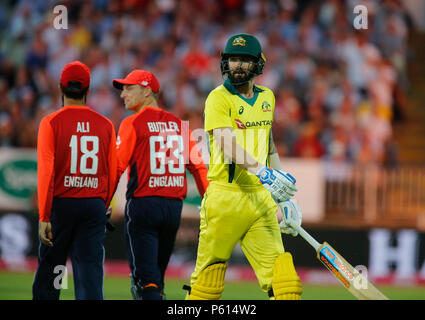 Edgbaston, Birmingham, Großbritannien. 27 Juni, 2018. Internationale Twenty20 Cricket, England und Australien; Kane Richardson geht zurück auf den Pavillon, die erste Kugel zu Chris Jordan Credit: Aktion plus Sport/Alamy leben Nachrichten Stockfoto