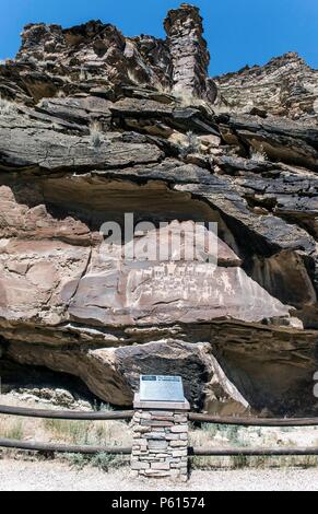 Nine Mile Canyon, Utah, USA. 27 Juni, 2018. Die ''großen Jagd der Zentrale '' bei Nine Mile Canyon. Manchmal bezeichnet man als ' ' Die weltweit längste Art Gallery", "der Canyon enthält Felszeichnungen Felszeichnungen und Bildzeichen von der Fremont Indianer, die in dieser Gegend lebten 125 Meilen südlich von Salt Lake City rund 1.000 Jahren geschaffen. Credit: Brian Cahn/ZUMA Draht/Alamy leben Nachrichten Stockfoto