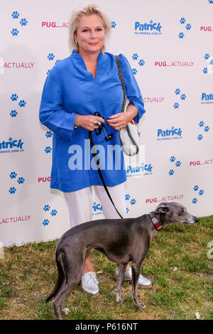 London, Großbritannien. 27 Jun, 2018. Jennifer Saunders an britischen Erstaufführung von Patrick am Mittwoch, 27. Juni 2018 gehalten an einen exklusiven privaten London Garden in London. Bild: Jennifer Saunders. Credit: Julie Edwards/Alamy leben Nachrichten Stockfoto