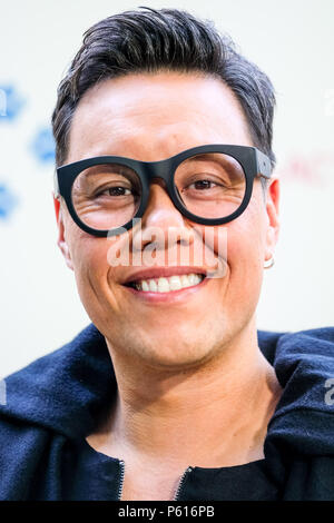 London, Großbritannien. 27 Jun, 2018. Gok Wan an britischen Erstaufführung von Patrick am Mittwoch, 27. Juni 2018 gehalten an einen exklusiven privaten London Garden in London. Im Bild: Gok Wan. Credit: Julie Edwards/Alamy leben Nachrichten Stockfoto