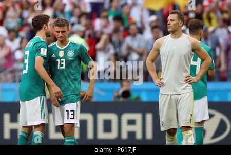 Kasan, Russland. 27. Juni 2018. firo: 27.06.2018, Kazan, Fussball, Fußball, Nationalmannschaft, Wm 2018 in Russland, Russland, World Cup 2018 in Russland, Russland, Wm 2018 Russland, Russland, M 43, Südkorea - Deutschland 2:0 Enttäuschung, Abreise HECTOR, Müller und Manuel Neuer Enttäuschung, nach der historischen Aus in der Vorrunde zerlegt als letzte der Gruppe | Verwendung der weltweiten Kredit: dpa/Alamy leben Nachrichten Stockfoto