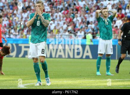 Kasan, Russland. 27. Juni 2018. firo: 27.06.2018, Kazan, Fußball, Fußball, Nationalmannschaft, Wm 2018 in Russland, Russland, World Cup 2018 in Russland, Russland, Russland Wm 2018, Russland, M 43, Südkorea - Deutschland 2:0 Enttäuschung Toni Kroos, GER Enttäuschung, nach der historischen Aus in der Vorrunde zerlegt als letzter der Gruppe | Verwendung der weltweiten Kredit: dpa/Alamy leben Nachrichten Stockfoto