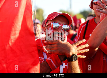 Nischni Nowgorod, Russland. 27 Juni, 2018. Ein Schweizer Fußball Team Supporter außerhalb des Stadions gesehen. Hunderte von Schweizer Fußball-Fans gesehen vor dem Spiel in der Innenstadt zwischen der Schweiz vs Costa Rica. Credit: Aleksey Fokin/SOPA Images/ZUMA Draht/Alamy leben Nachrichten Stockfoto