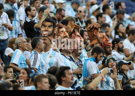 St. Petersburg, Russland. 26 Jun, 2018. Argentinien Fans vor der 2018 FIFA World Cup Gruppe D Match zwischen Nigeria und Argentinien bei Sankt Petersburg Stadion am 26. Juni 2018 in Sankt Petersburg, Russland. (Foto von Daniel Chesterton/phcimages.com) Credit: PHC Images/Alamy leben Nachrichten Stockfoto