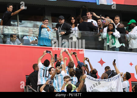 St. Petersburg, Russland. 26 Jun, 2018. Diego Maradona vor der 2018 FIFA World Cup Gruppe D Match zwischen Nigeria und Argentinien bei Sankt Petersburg Stadion am 26. Juni 2018 in Sankt Petersburg, Russland. (Foto von Daniel Chesterton/phcimages.com) Credit: PHC Images/Alamy leben Nachrichten Stockfoto