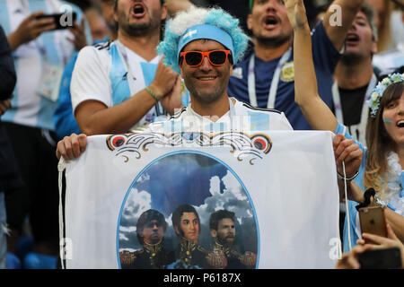 St. Petersburg, Russland. 26 Jun, 2018. Argentinien Fans vor der 2018 FIFA World Cup Gruppe D Match zwischen Nigeria und Argentinien bei Sankt Petersburg Stadion am 26. Juni 2018 in Sankt Petersburg, Russland. (Foto von Daniel Chesterton/phcimages.com) Credit: PHC Images/Alamy leben Nachrichten Stockfoto