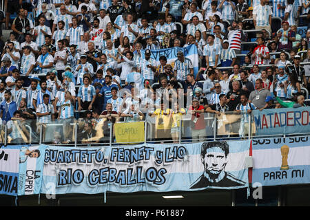 St. Petersburg, Russland. 26 Jun, 2018. Argentinien Fans vor der 2018 FIFA World Cup Gruppe D Match zwischen Nigeria und Argentinien bei Sankt Petersburg Stadion am 26. Juni 2018 in Sankt Petersburg, Russland. (Foto von Daniel Chesterton/phcimages.com) Credit: PHC Images/Alamy leben Nachrichten Stockfoto