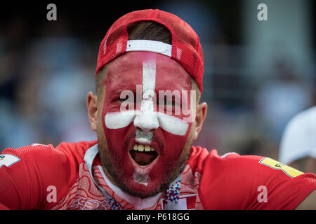 Schweizer Fan mit kinderschminken Jubel, Jubel, Jubel, Jubeln, Freude, Jubel, Feiern, Ventilator, Ventilatoren, Zuschauer, Fans, Supporter, Porträt, Porträt, Nahaufnahme, Schweiz (SUI) - Costa Rica (CRC) 2:2, Vorrunde, Gruppe E, Spiel 43, am 27.06.2018 in Nischni Nowgorod; Fußball-WM 2018 in Russland vom 14.06. - 15.07.2018. | Verwendung weltweit Stockfoto