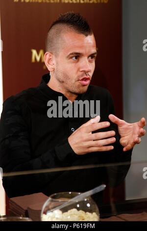 Küchenchef David Muñoz während Eis Tauchen erleben Sie Eis Event der Firma Ice Magnum in Madrid am Donnerstag, den 28. Juni 2018. Stockfoto