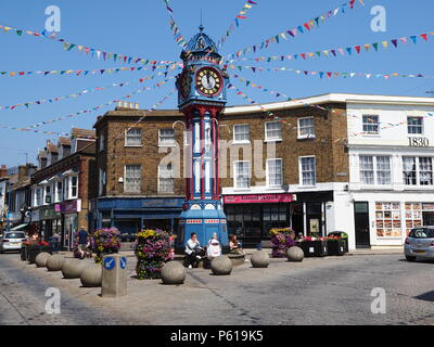 Sheerness, Kent, Großbritannien. 28 Juni, 2018. UK Wetter: ein sonniger und warmer Tag in Sheerness Stadtzentrum, Kent, als die Hitzewelle weiter. Credit: James Bell/Alamy leben Nachrichten Stockfoto