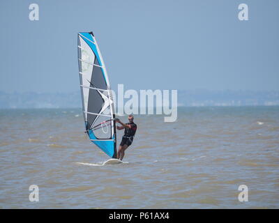 Sheerness, Kent, Großbritannien. 28 Juni, 2018. UK Wetter: ein sonniger und warmer Tag in Sheerness, Kent, als die Hitzewelle weiter. Credit: James Bell/Alamy leben Nachrichten Stockfoto