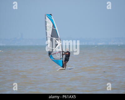 Sheerness, Kent, Großbritannien. 28 Juni, 2018. UK Wetter: ein sonniger und warmer Tag in Sheerness, Kent, als die Hitzewelle weiter. Credit: James Bell/Alamy leben Nachrichten Stockfoto