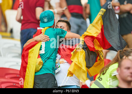 Kasan, Russland. 27 Jun, 2018. Deutschland - Südkorea, Fußball, Kazan, Juni 27, 2018 Fans, Unterstützer, Zuschauer, club Fahnen, Feier. Traurig, enttäuscht, wütend, Emotionen, Enttäuschung, Frustration, Frustration, Traurigkeit, Verzweiflung, Hoffnungslosigkeit, Deutschland - REPUBLIK KOREA 0-2 FIFA WM 2018 Russland, Gruppe F, Saison 2018/2019, 27. Juni 2018 Stadion K a z a n - A r e n a in Kasan, Russland. © Peter Schatz/Alamy leben Nachrichten Stockfoto